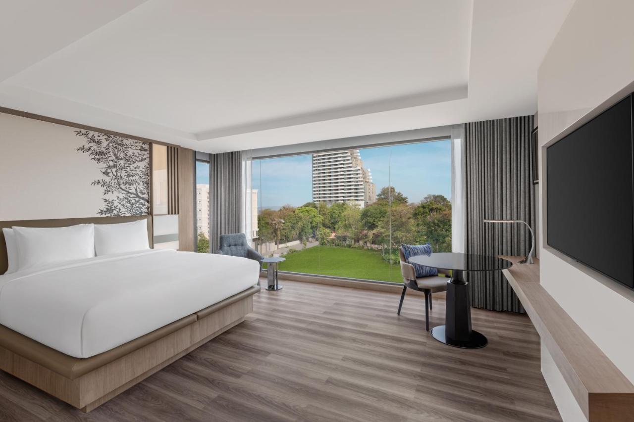 Courtyard By Marriott North מלון 5*